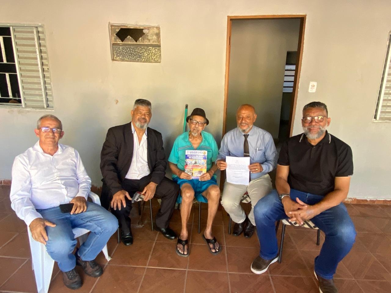 Diretoria da UGOPOCI entrega prêmio ao 2º ganhador da Ação entre Sócios